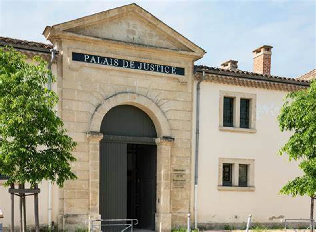 Arlésien jugé pour vol de portefeuille en salle d'audience à Tarascon