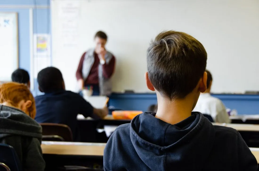 [ Societe ] Minute de silence dans les Écoles du Gard et des Bouches-du-Rhône