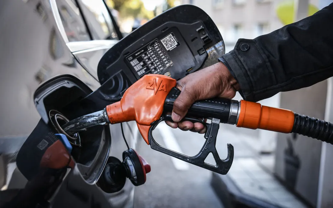 Carburants : les prix au plus bas depuis quatre ans, une bonne nouvelle pour les automobilistes