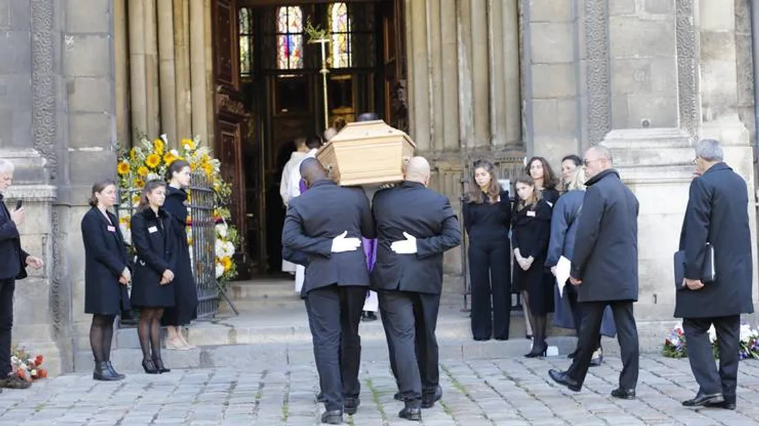 [ HOMMAGE ]: Une messe en mémoire de Bernard Tapie a été célébrée à Paris ce matin
