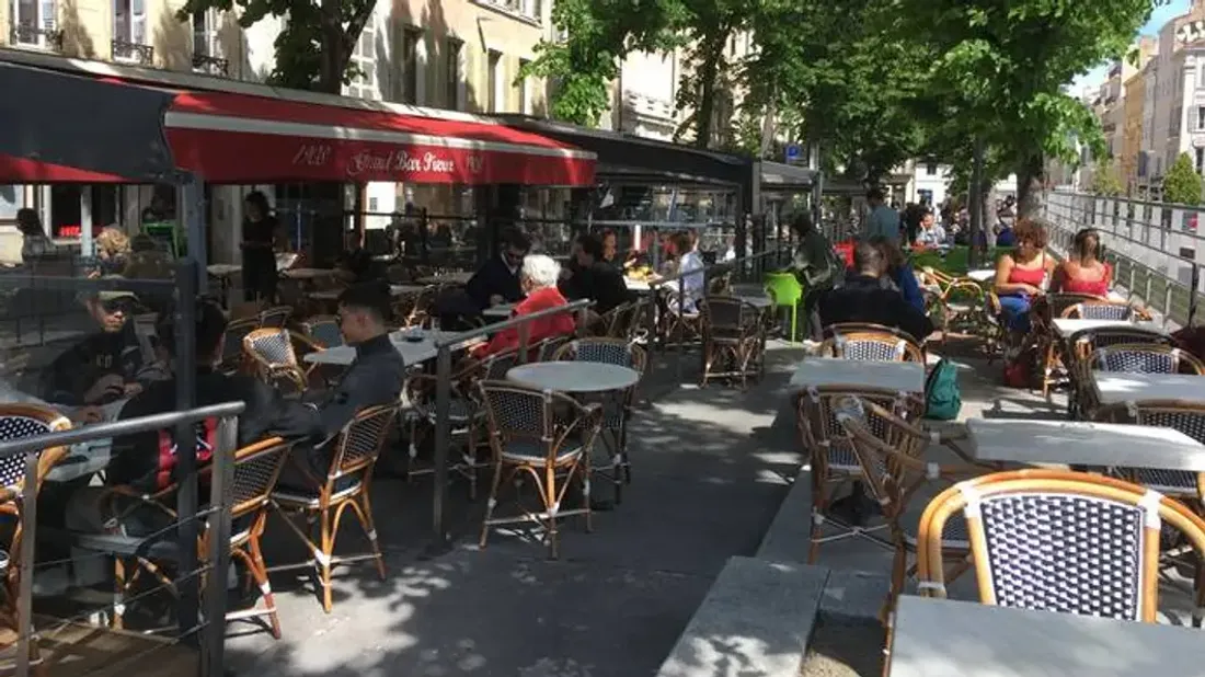  [ECONOMIE] Bars et restaurants : Prolongement de l'exonération de la taxe sur les emplacements