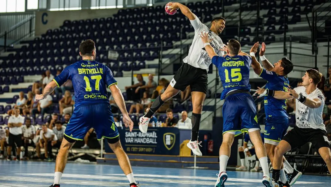 [SPORT] l'USAM Nîmes handball déroule, avant d'affronter le PSG