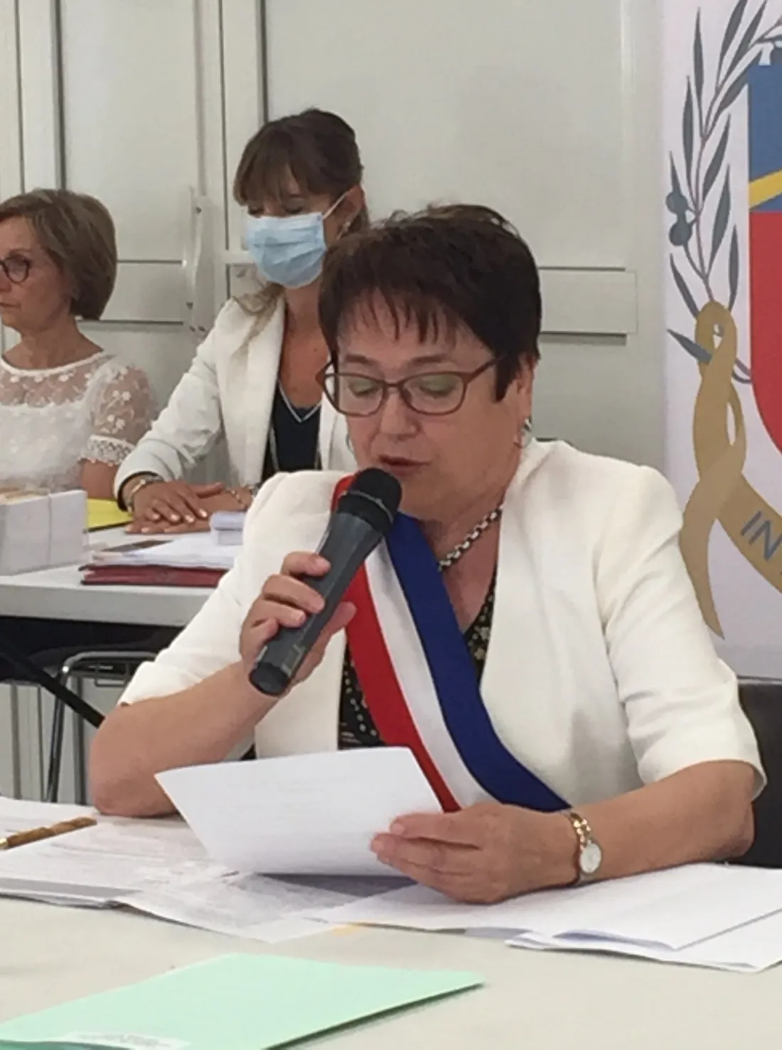 Saint-Martin de Crau: La maire Mme Lexcellent apporte des nouvelles de santé
