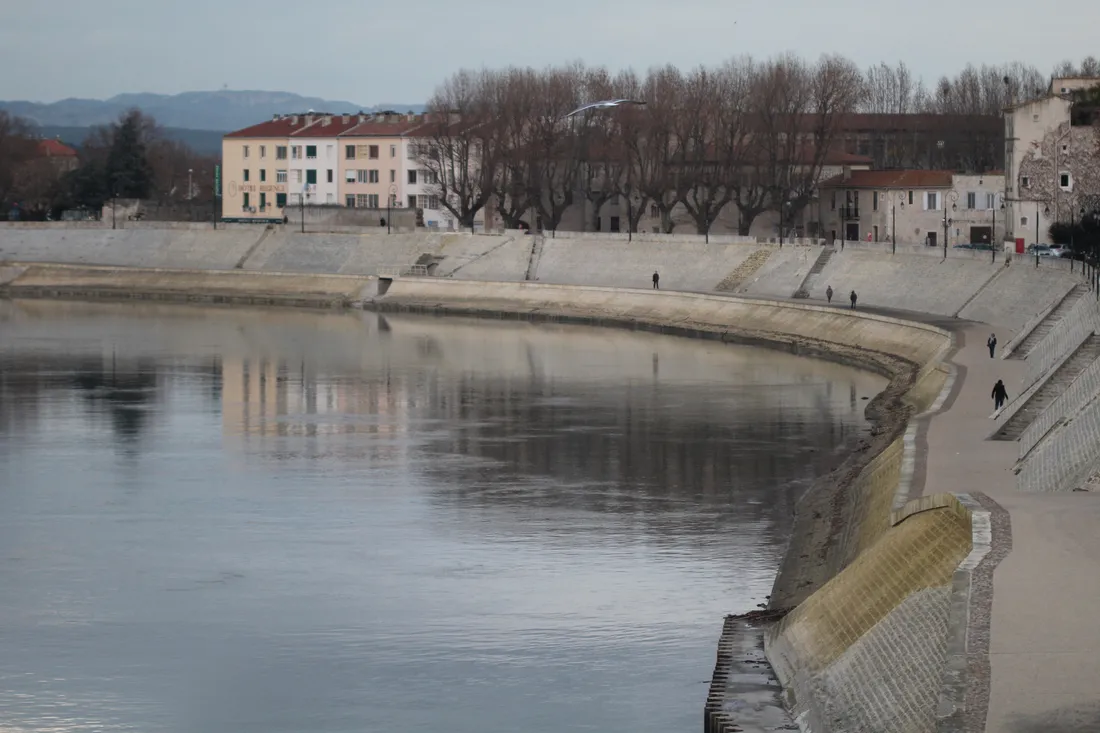 [ SOCIETE ] Arles: Débats sur la construction de nouveaux pontons sur le quai du 8 mai