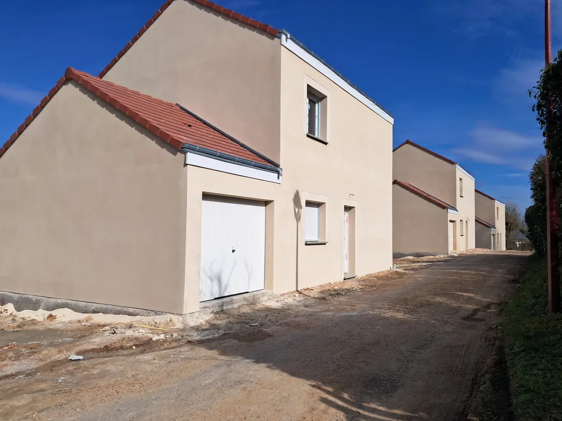 La constructions de trois logements individuels T4 à Combres
