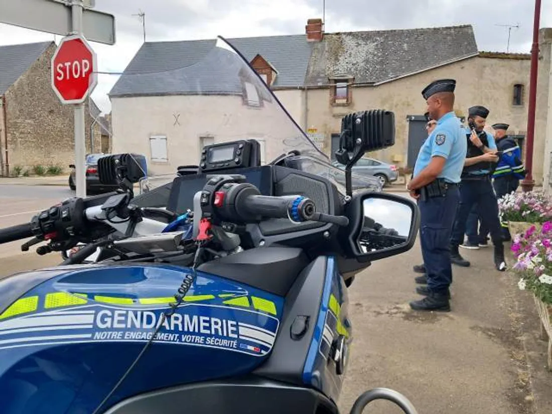 gendarmerie, Brigade motorisée, forces de l'ordre, sécurité