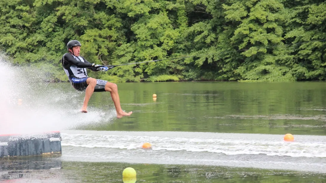 barefoot saut
