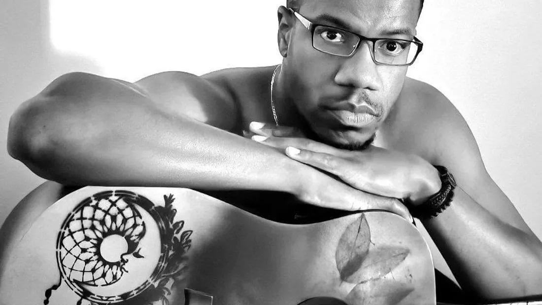 Duqué, Chanteur
