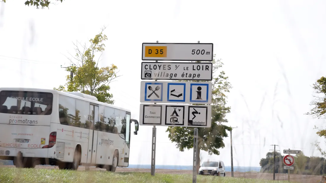 panneau village étape