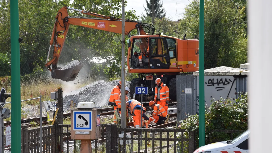 rails tractopelles ouvriers