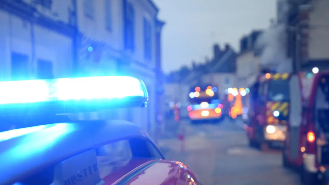 gyrophare pompiers feu nombreux véhicules