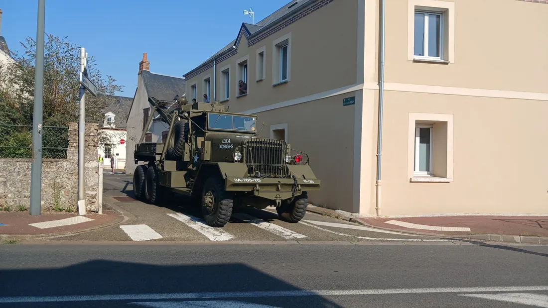 défilé véhicules Marboué