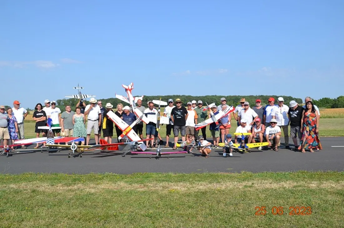 BLOIS (41) - Journées portes ouvertes du club d'aéromodélisme de Blois-Le Breuil