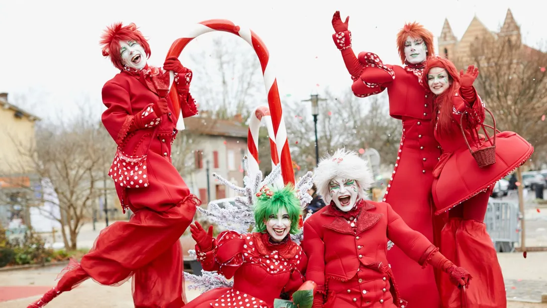 CHARTRES - Spectacle déambulatoire : Drôles de jouets de Noël