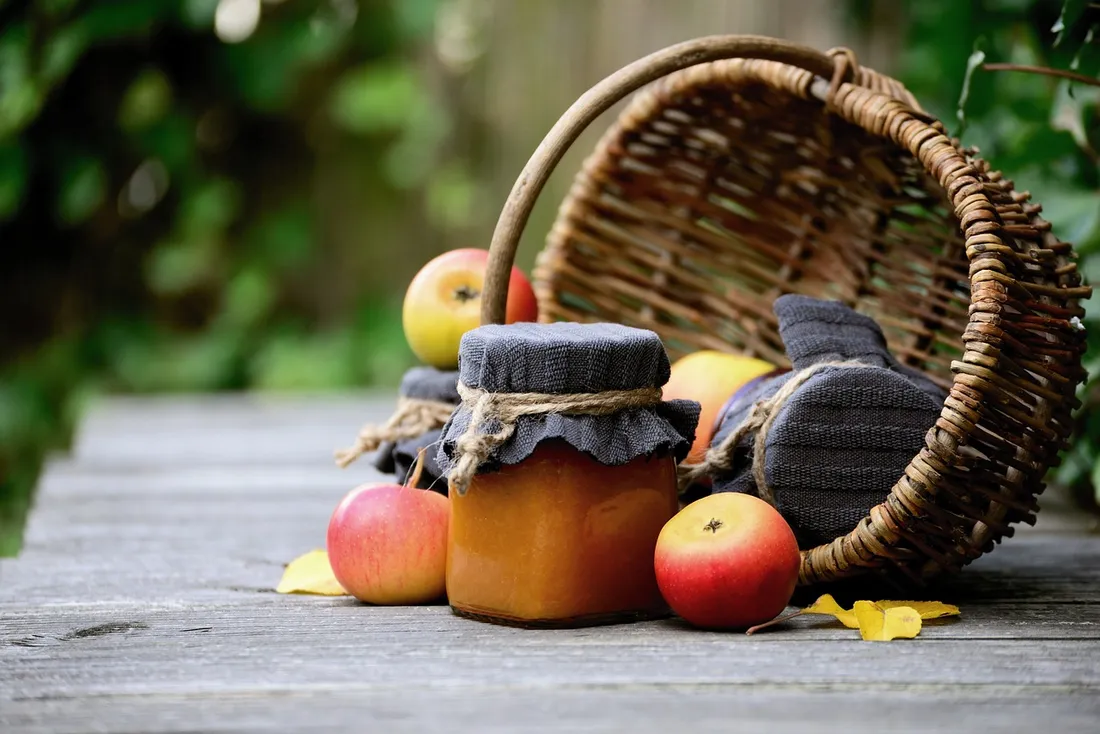 Panier Pomme/ Image libre de droits