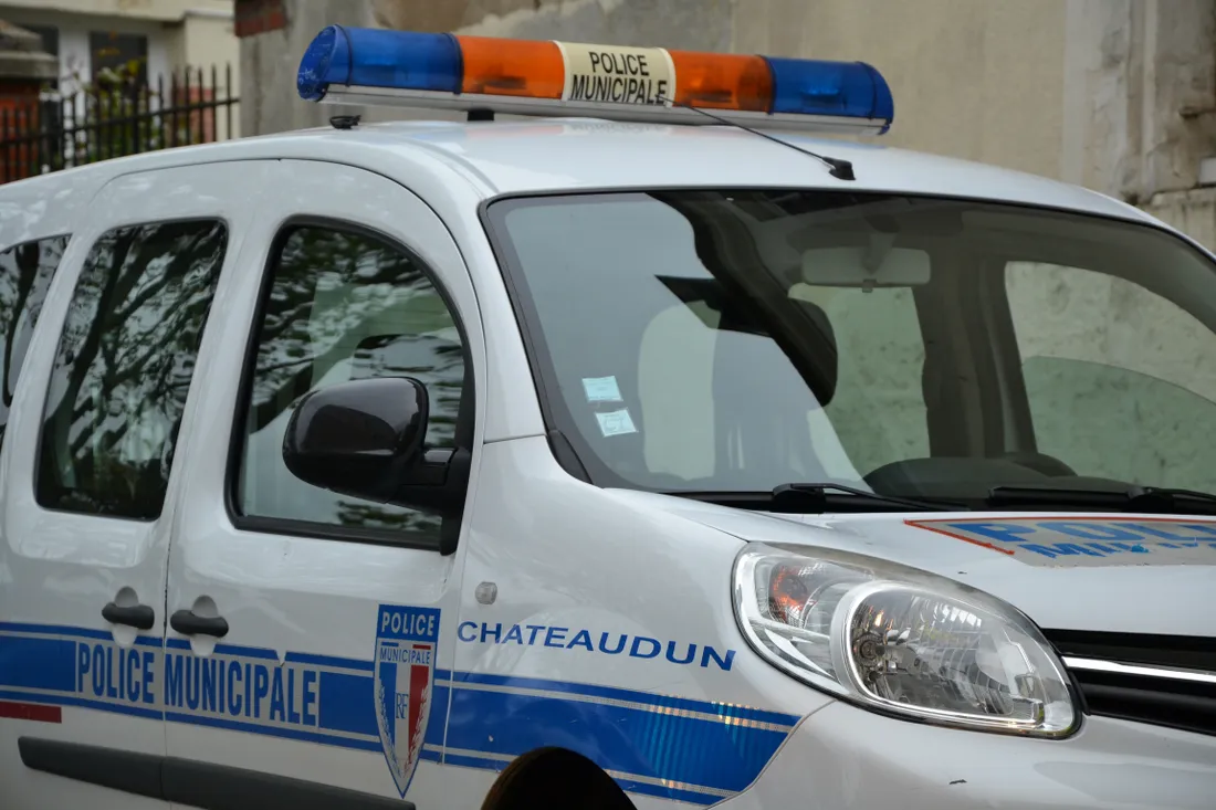 police municipale chateaudun voiture