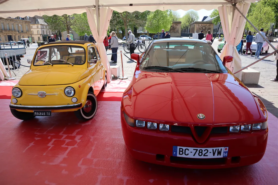 Une exposition de voitures italiennes est à découvrir en marge du marché