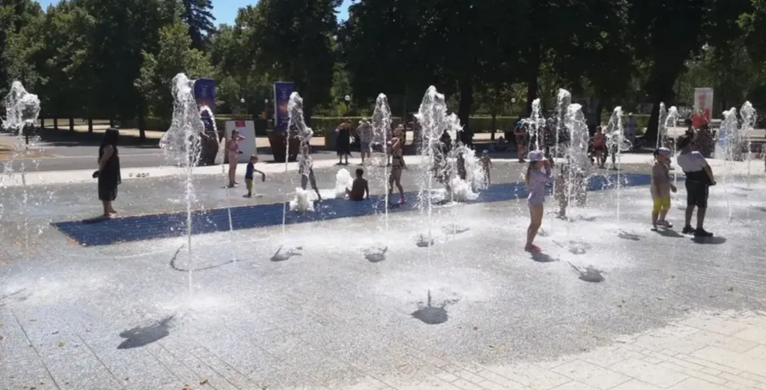 Les jets d'eau du parc de la Pépinière à Nancy (Meurthe-et-Moselle). 