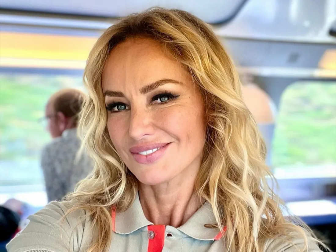 Adriana Karembeu est de nouveau un coeur à prendre