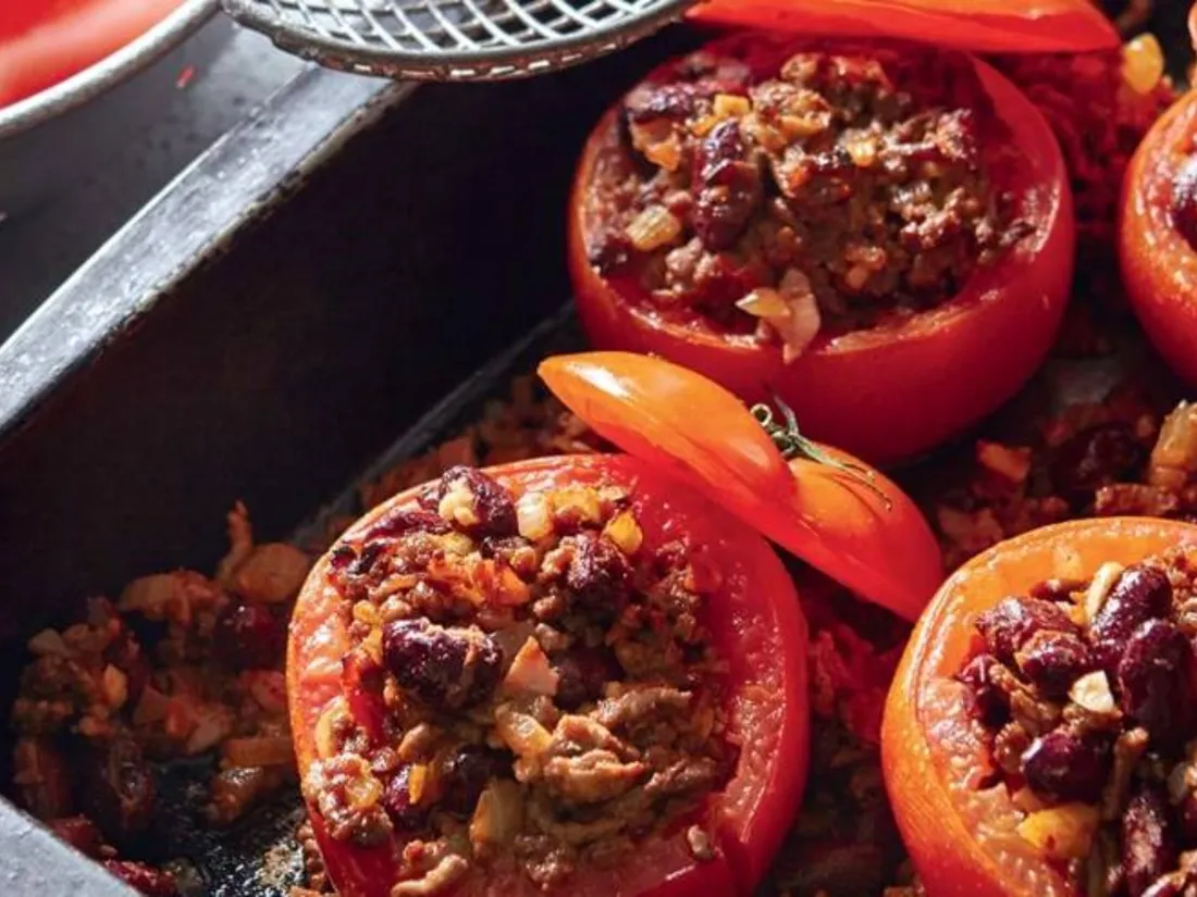 Tomates farcies à la viande et haricots rouges