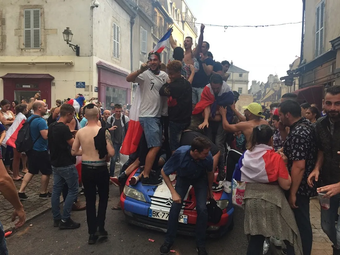 L'une des nombreuses scènes de liesse à Dijon après la victoire des Bleus en 2018