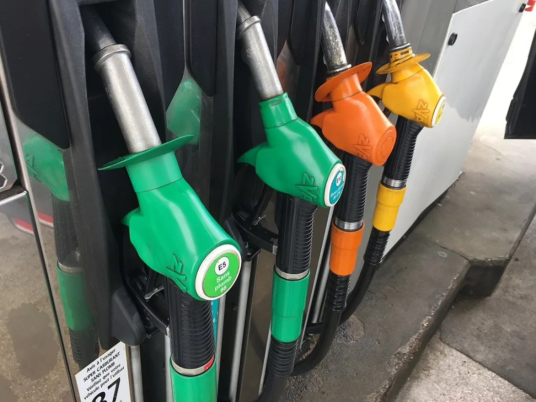 Le prix de l’essence continue de baisser 