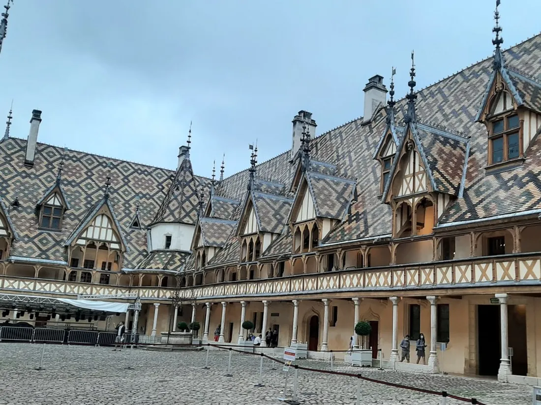 L'Hôtel-Dieu - Hospices de Beaune et d'autres établissements proposent les "chemins épicuriens"