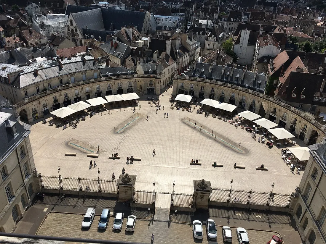La place de la Libération vue de la tour Philippe le Bon à Dijon