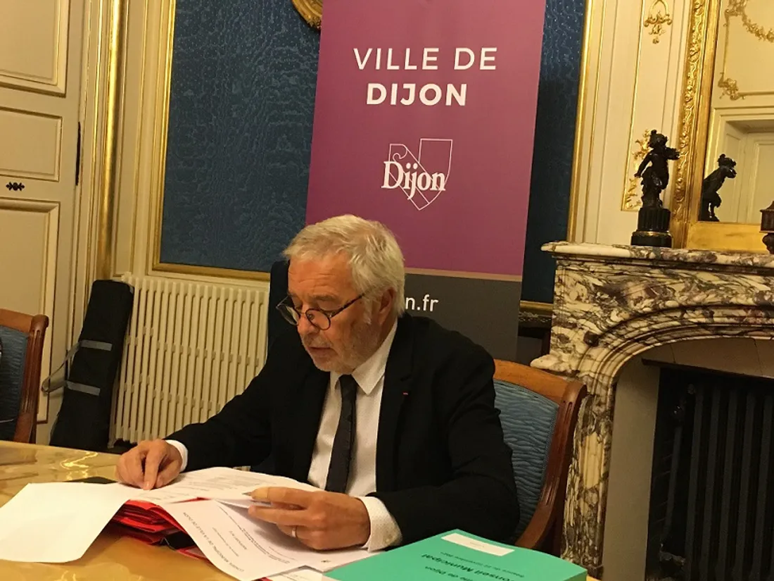 François Rebsamen a annoncé qu'il ne se représenterait pas aux élections municipales en 2026