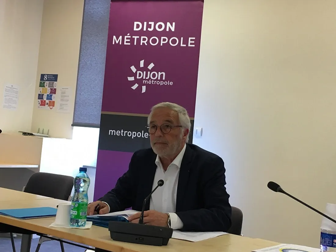 François Rebsamen prévoit trois réunions avec du public pour discuter du projet de la métropole.