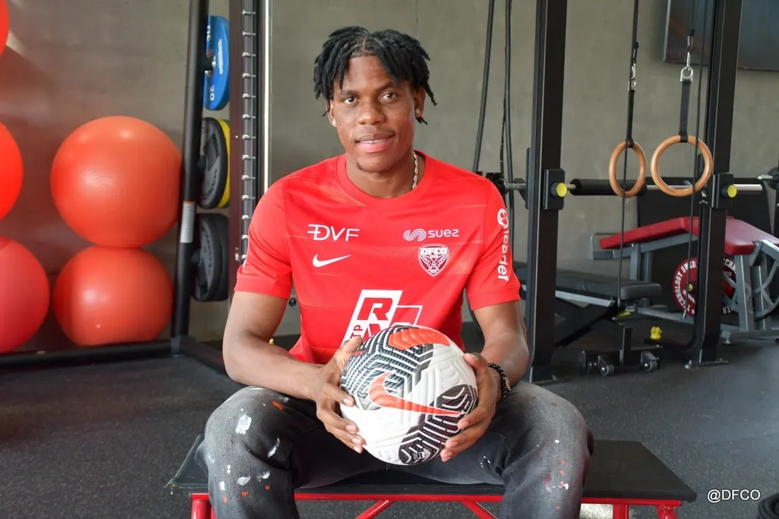 Cyriaque Irié a signé son premier contrat professionnel au DFCO 