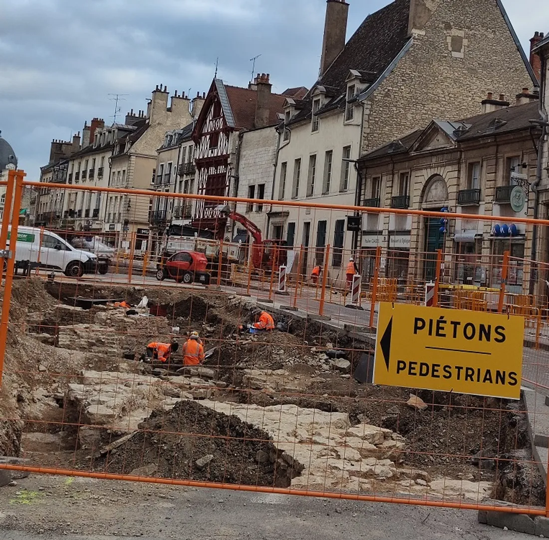 Les travaux se poursuivent rue Monge et place Bossuet, à Dijon 