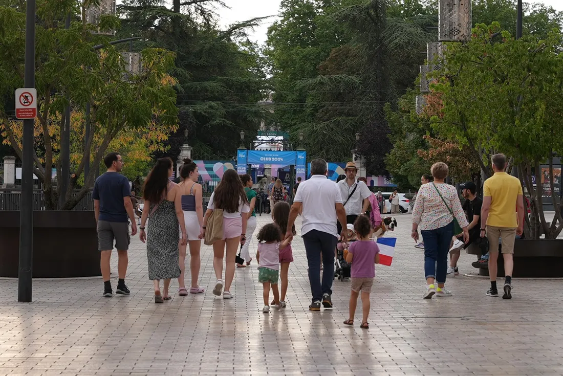 Comme lors des JO l'été dernier, la ville de Dijon a monté une grande fan zone dans le jardin Darcy 
