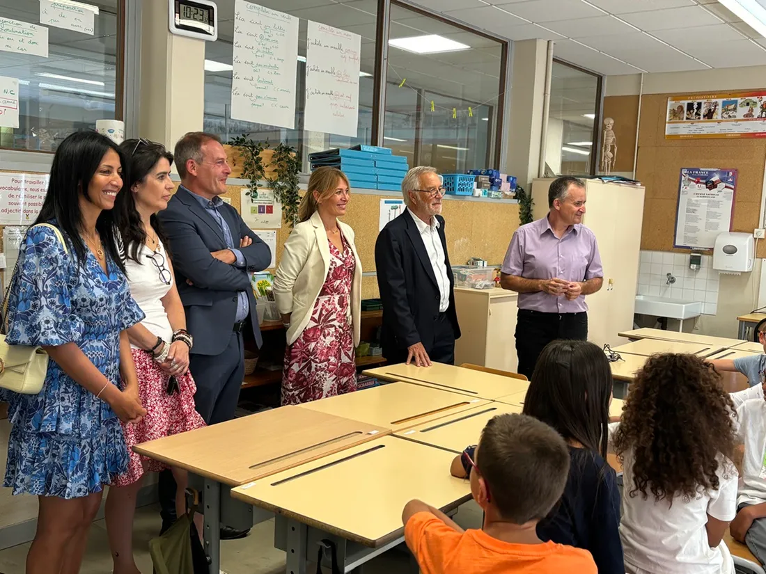 François Rebsamen et ses adjoints étaient en visite ce lundi à l'école Lamartine 