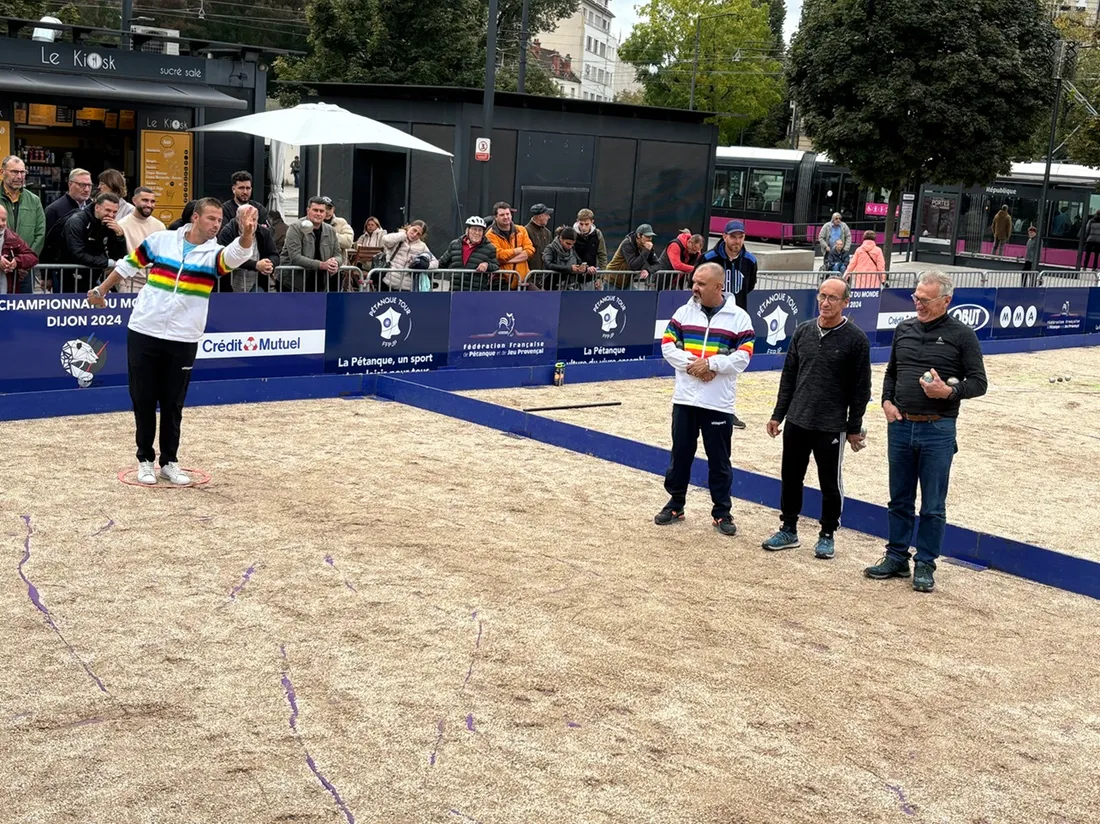 Le « pétanque tour » fait étape jusqu’à ce jeudi soir place de la République, à Dijon