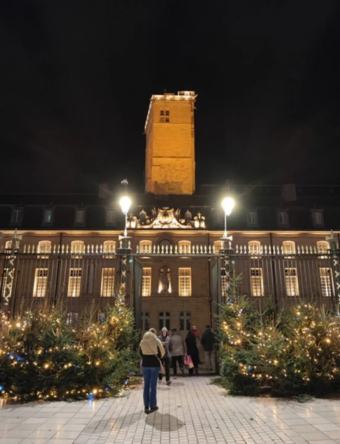 Le Père Noël descendra, ce soir, du haut de la Tour Philippe Le Bon