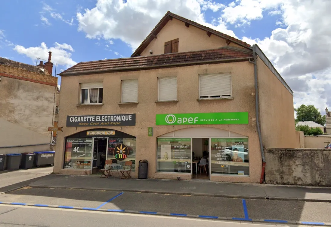 Il est possible de postuler directement en agence, 2 avenue du Général de Gaulle à Genlis.