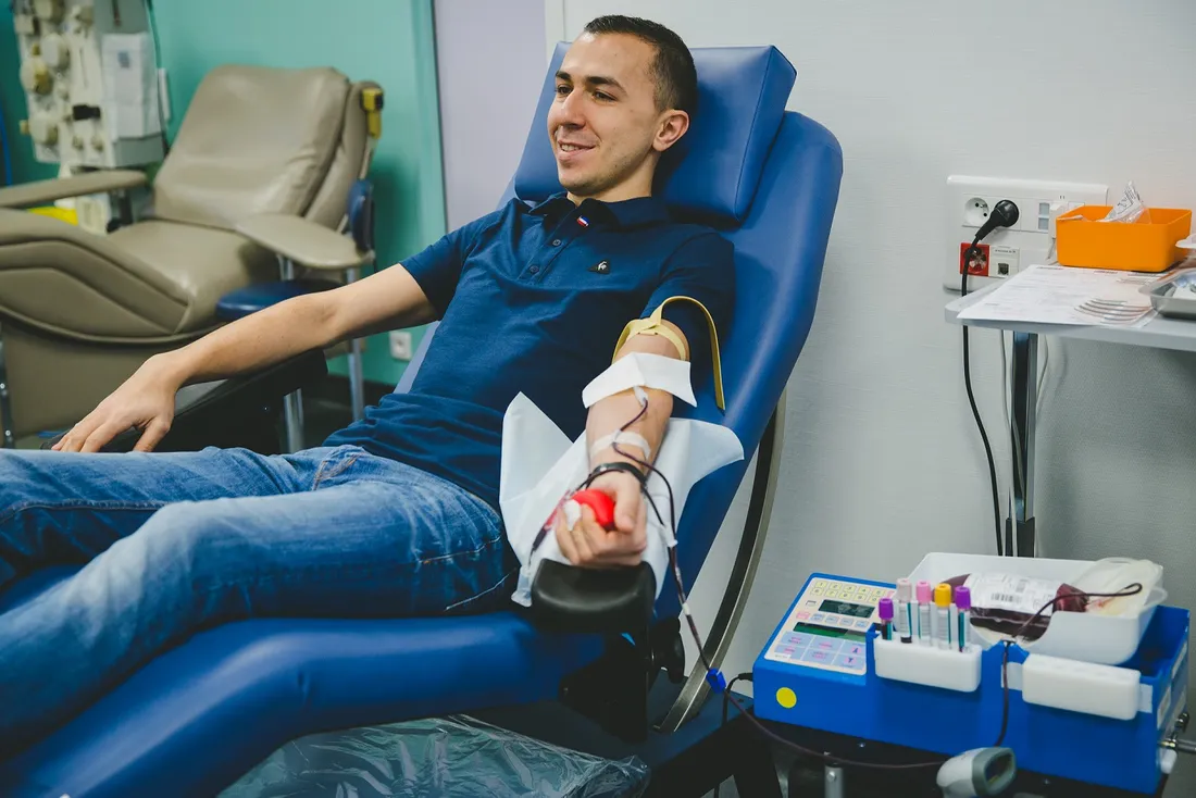 L'établissement français du sang communique sur le don de plasma