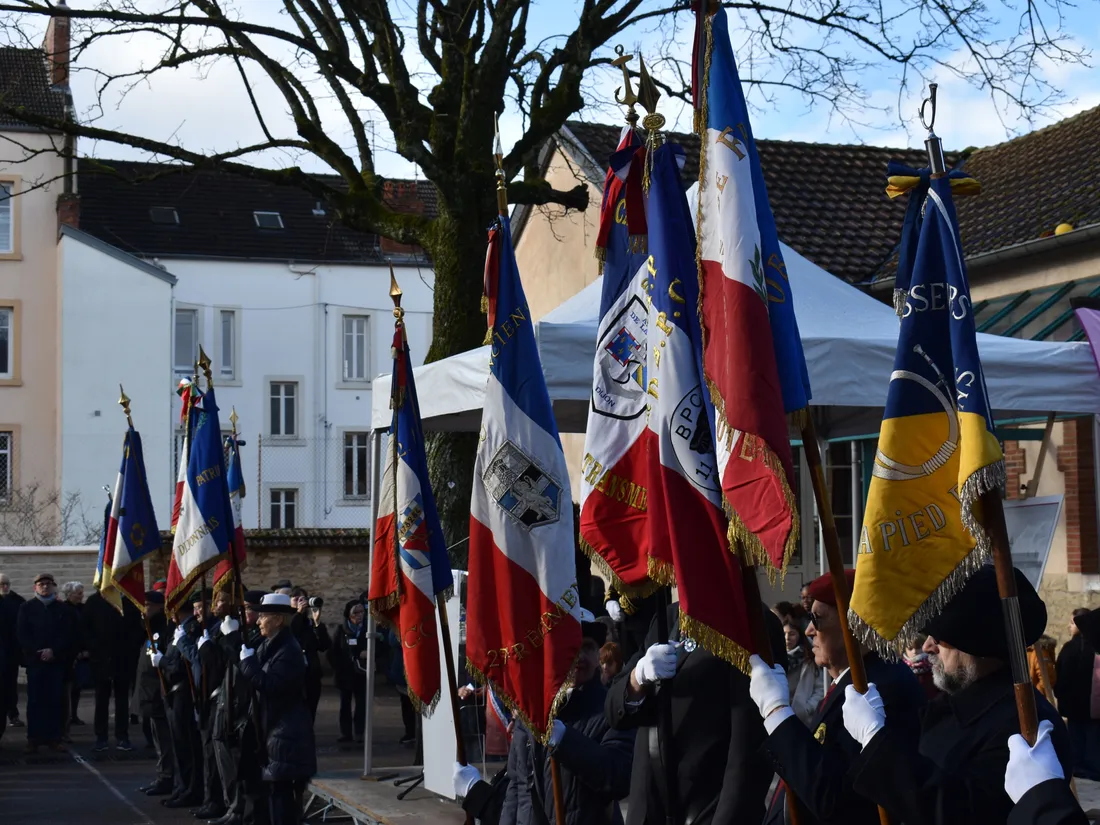 Des porte-drapeaux étaient présents tout au long de la cérémonie