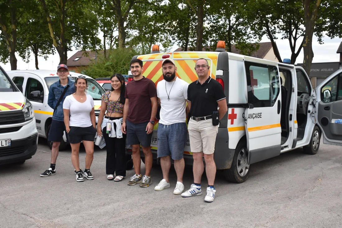 La première équipe de bénévoles secouriste, partis cette semaine pour Paris.