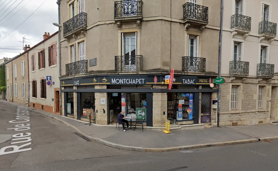 Le Montchapet est situé, comme son nom l'indique, au 42 rue de Montchapet, à Dijon.