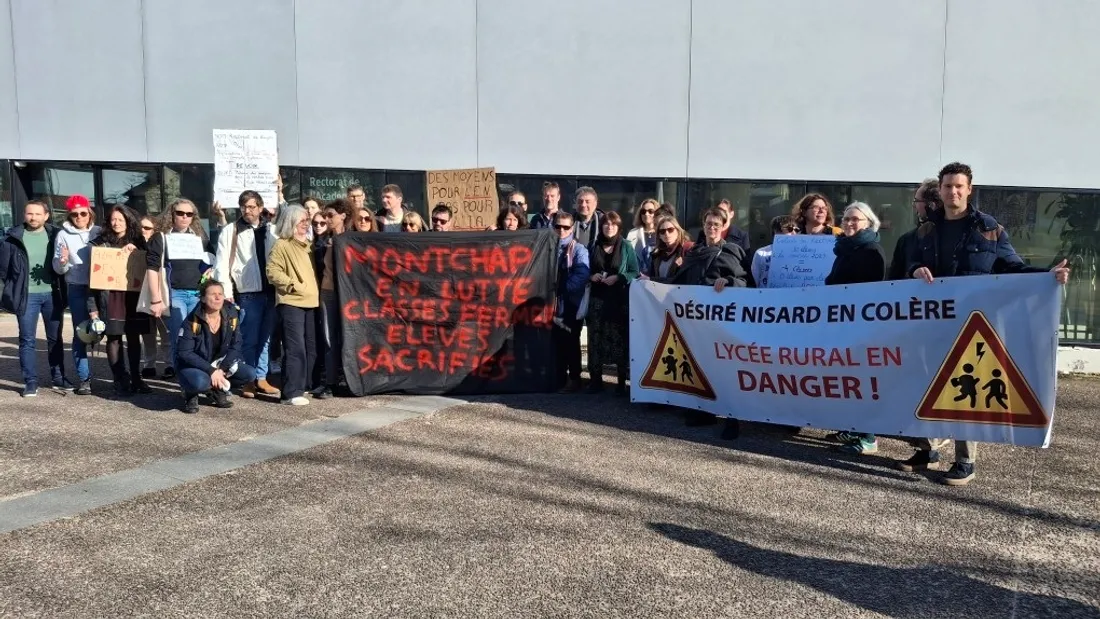 Des professeurs et des élèves du lycée Montchapet ont manifesté ce mercredi devant le rectorat 