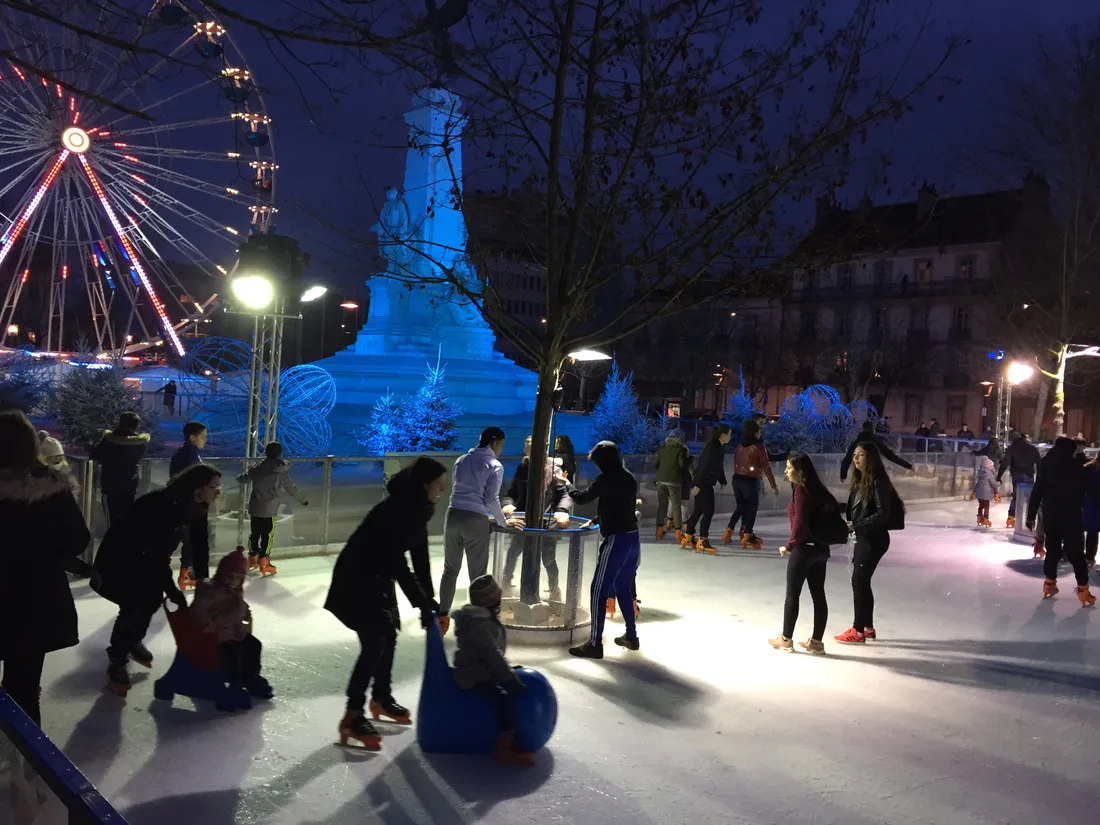La patinoire de la place de la République sera elle aussi ouverte jusqu'au 7 janvier.