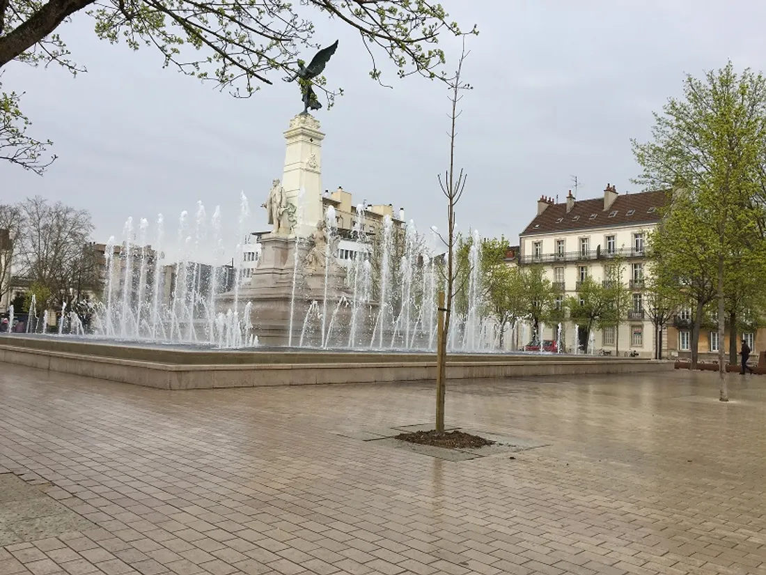 Photographie de la place de la république à Dijon.