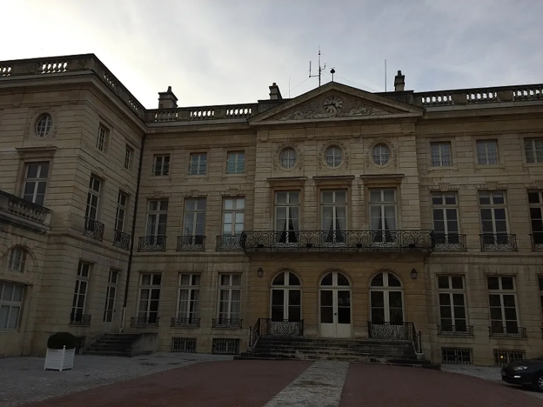 L'Hôtel Bouhier de Lantenay abrite la préfecture de Côte-d'Or et de Bourgogne-Franche-Comté.