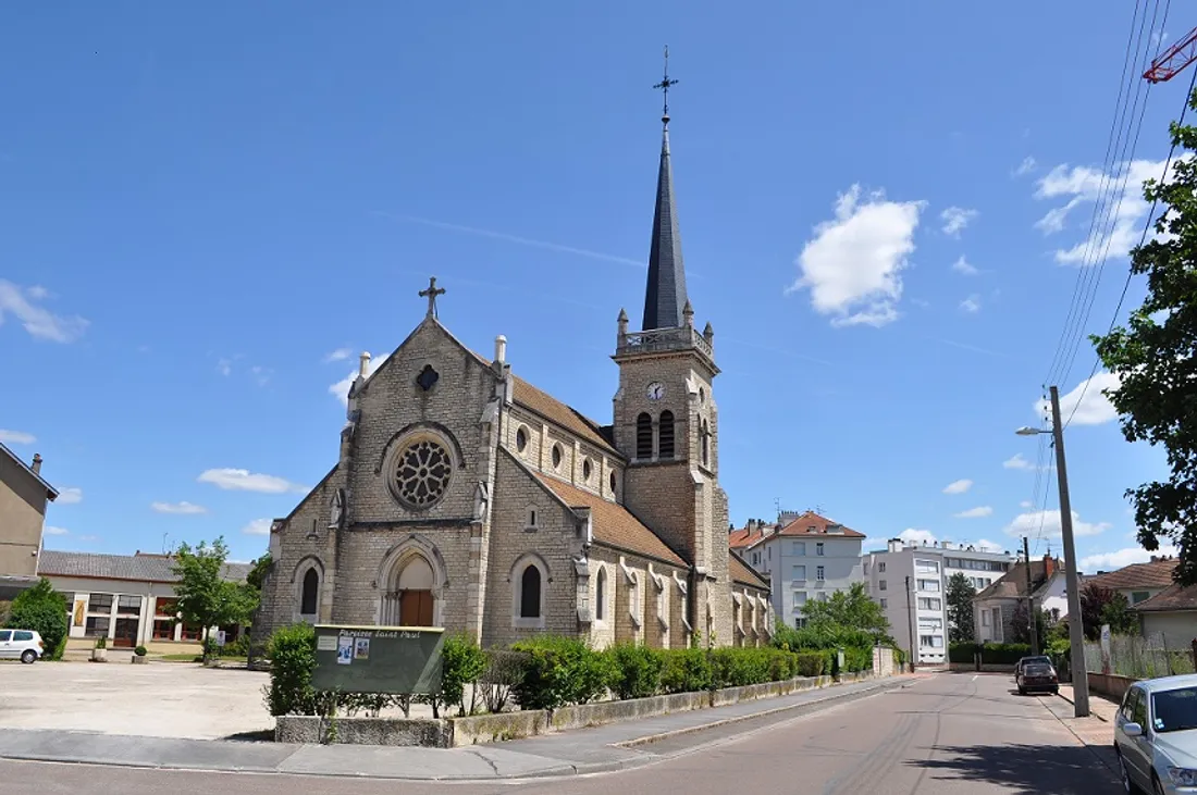 L’église Saint-Paul est située rue Clément-Janin, à Dijon