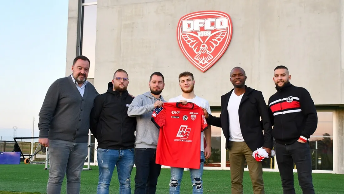 Le maillot a été présenté mercredi au centre d'entrainement de Saint-Apollinaire 