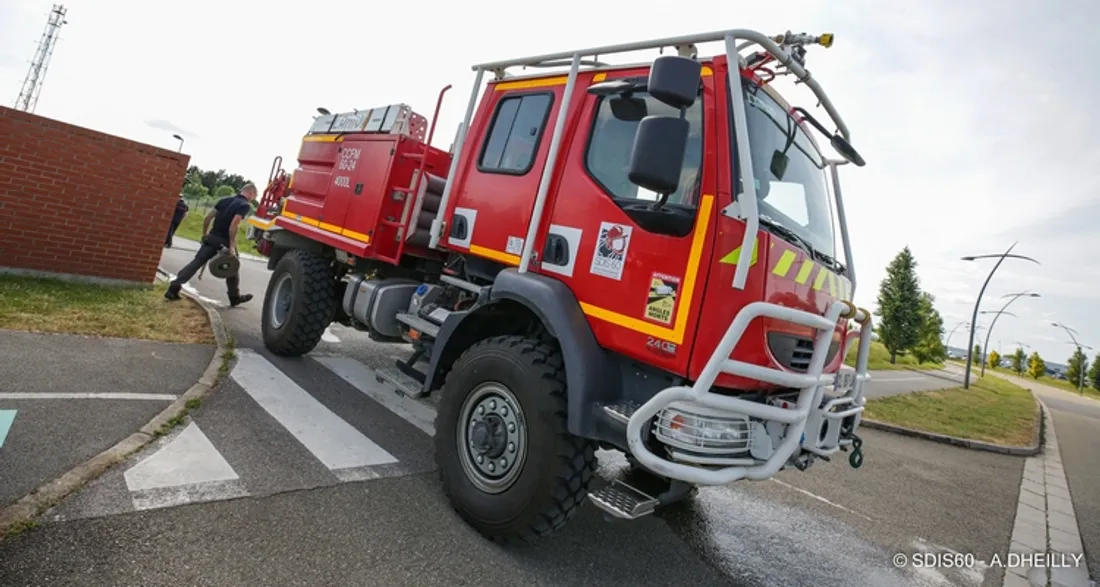 Camion de pompiers contre les feux de forêts