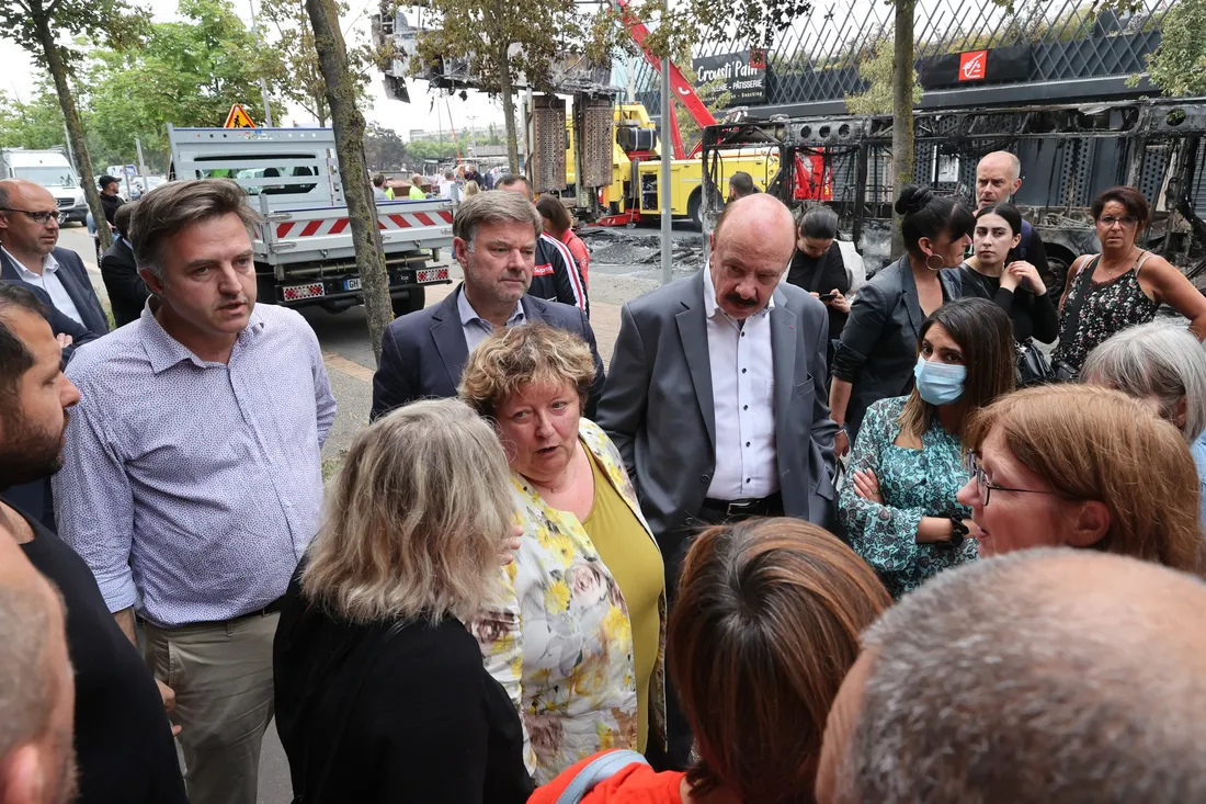 Brigitte Fouré et Alain Gest rencontrent les habitants après les violences