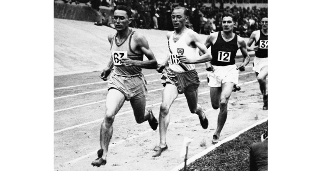 Jean Gallet remporte le 1.500 mètres aux championnats de 1942 au stade Jean-Bouin